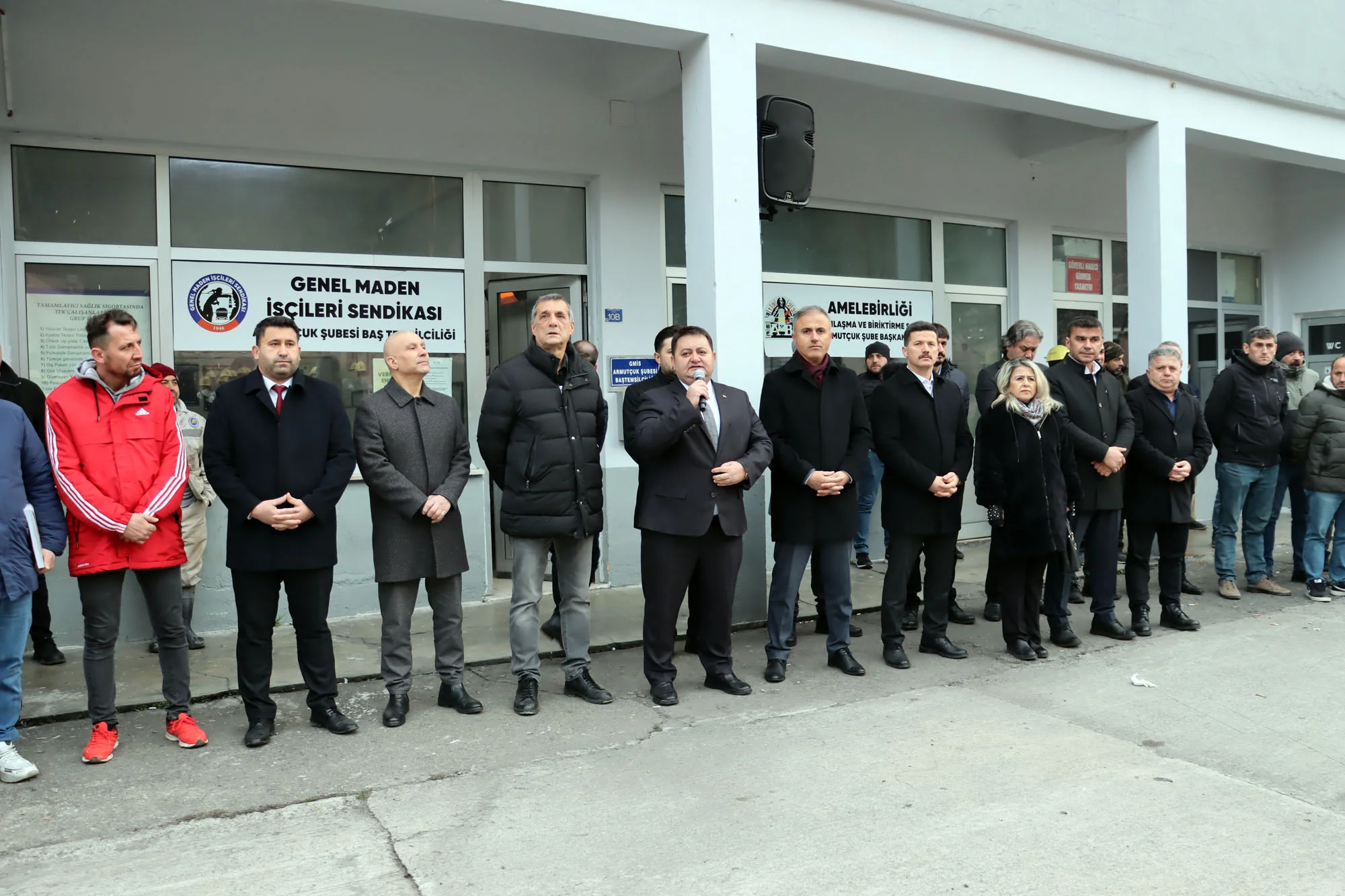 “ÖZELLEŞTİRME DİYENLER, DAHA ÇOK BEKLER!”