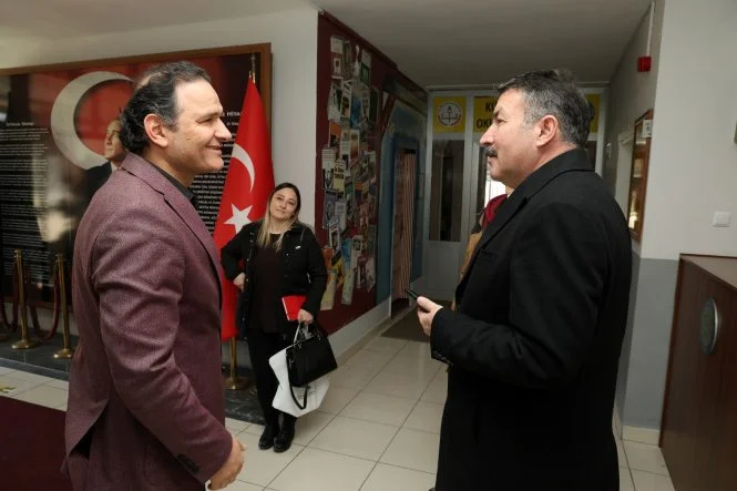 EĞİTİM KURUMLARINA DESTEK VERİYOR