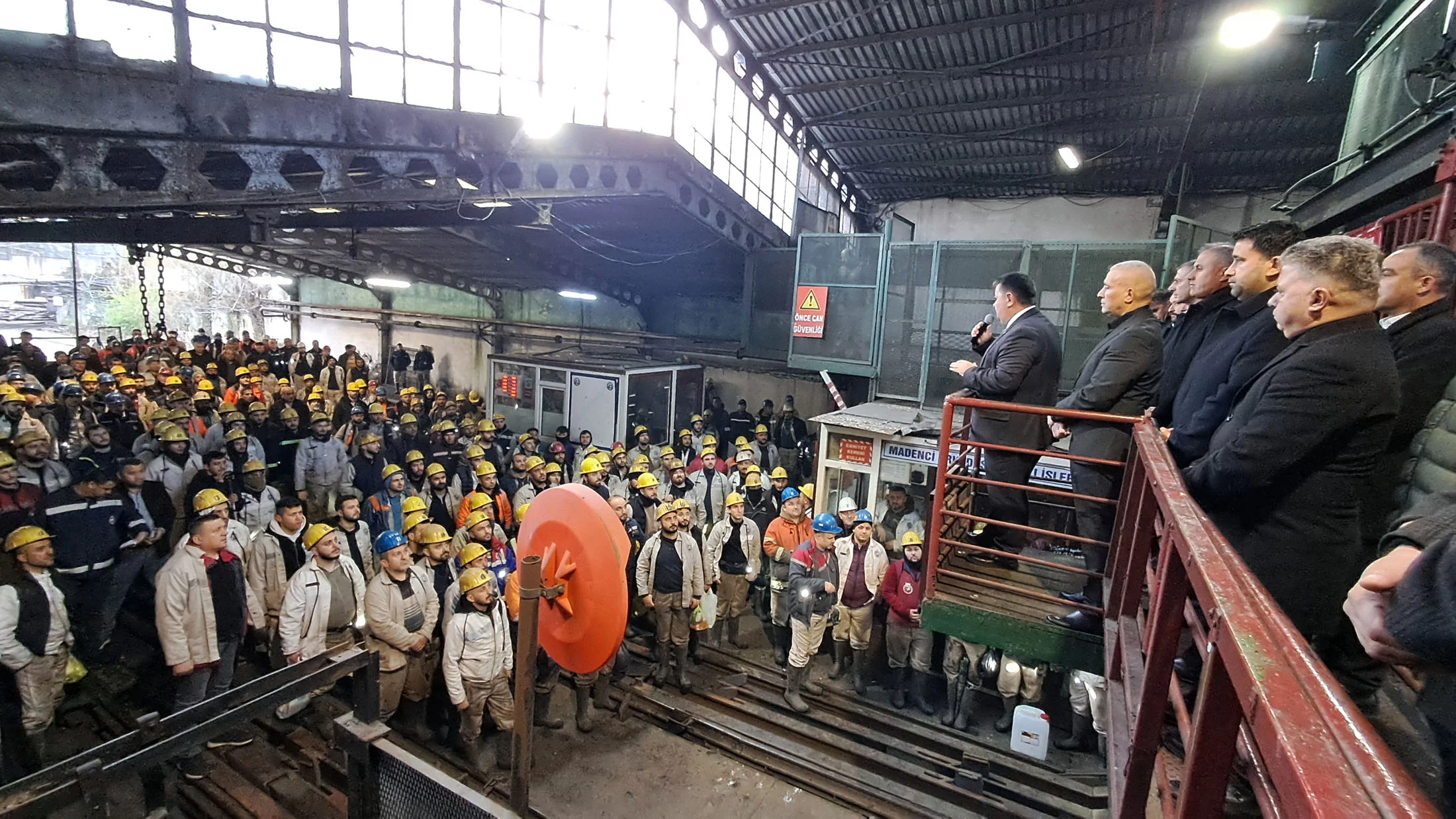 YEŞİL “HER ŞART ALTINDA KOLKOLA OLACAĞIZ”