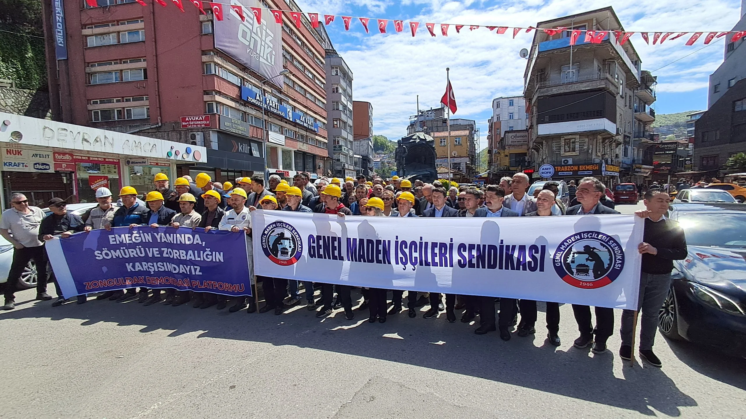 “EYLEMDEKİ MADENCİLERE SELAM OLSUN”