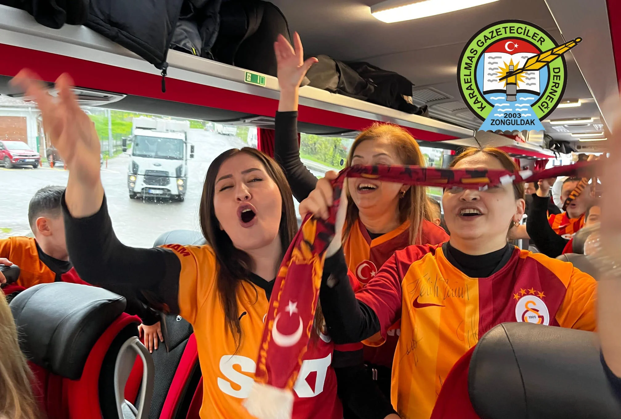 GALATASARAY MAÇINA GİDİYORLAR