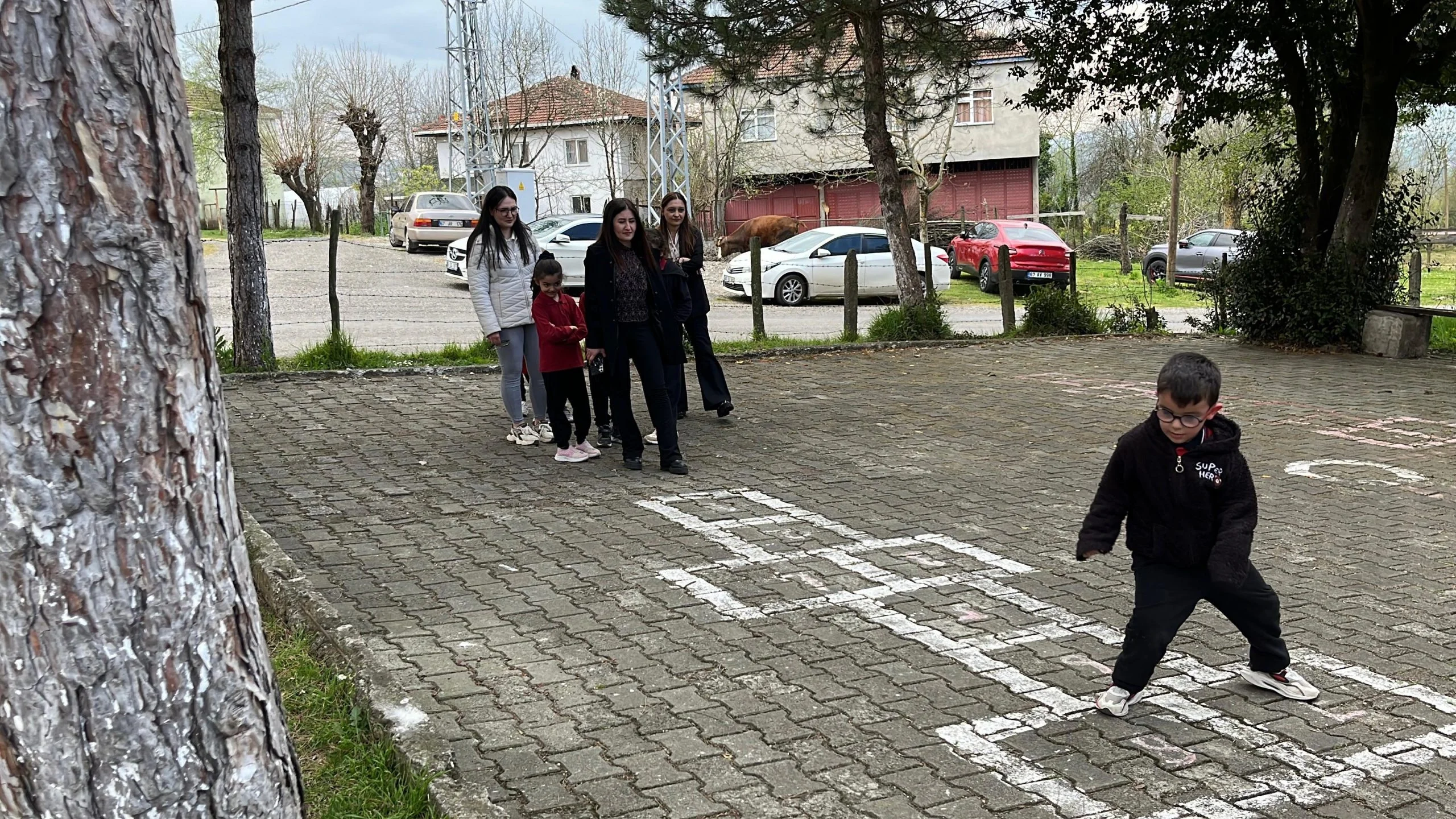 GAZETECİLER ÇOCUKLAR GİBİ ŞENDİ..