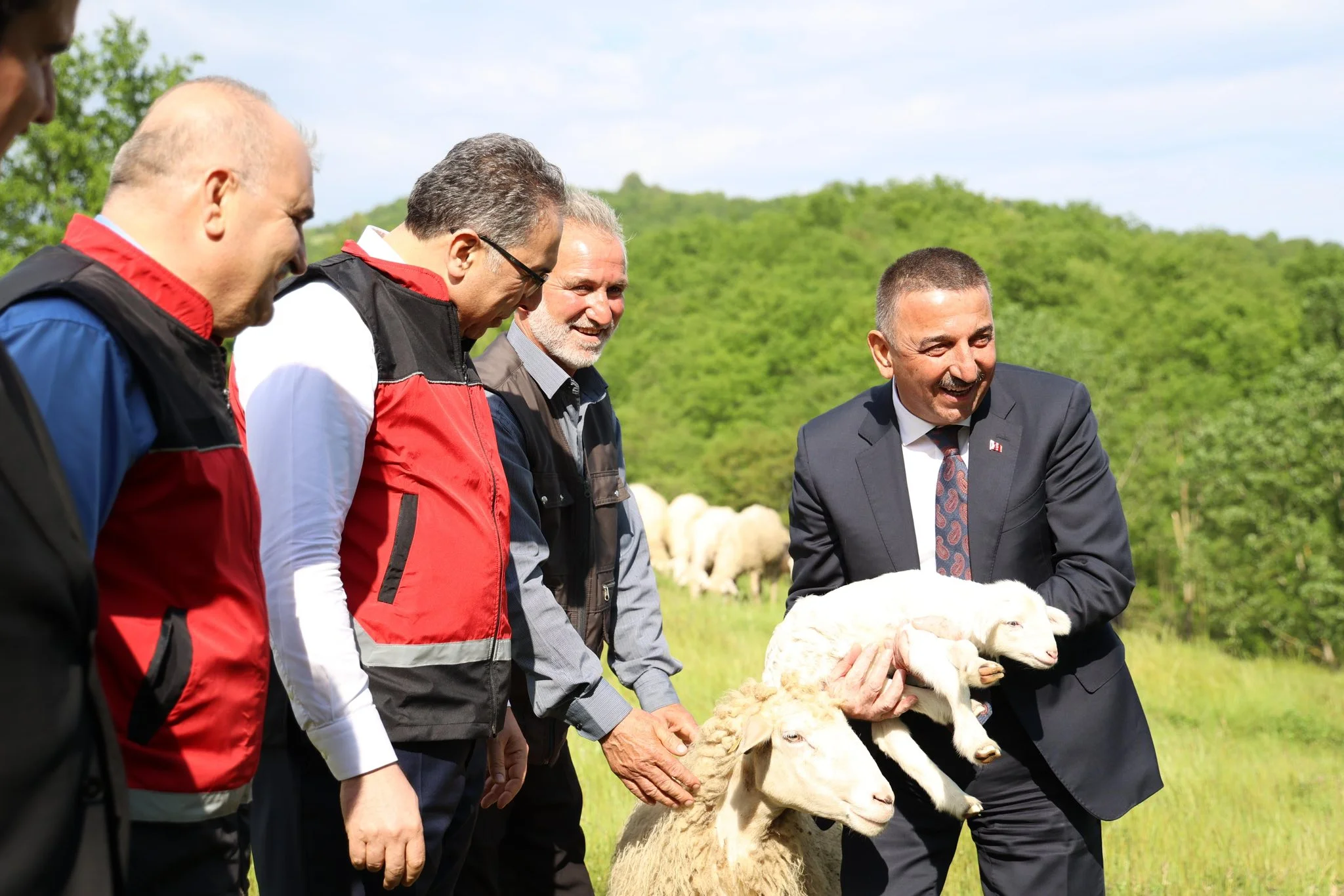 HAYVANCILIK TESİSİNİ İNCELEDİLER