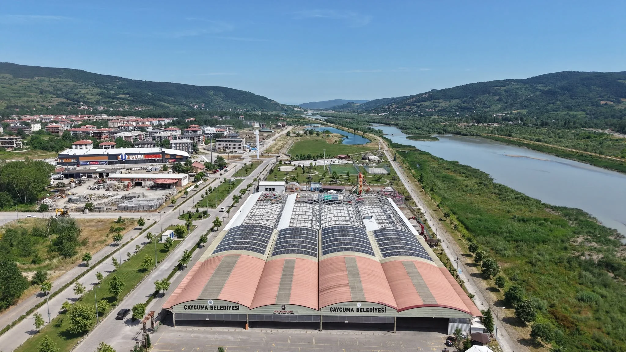 BÖLGENİN EN BÜYÜK PAZAR YERİ AÇILIYOR